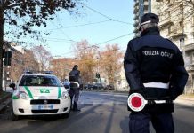 Milano, ubriaca e drogata investe tre vigili urbani