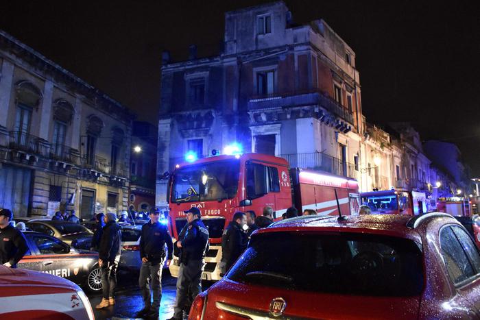 Esplosione a Catania: 3 vittime, 2 sono vigili fuoco