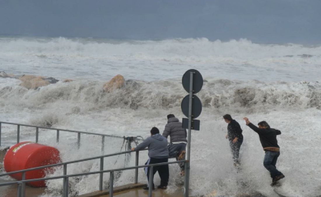 Maltempo, allerta gialla in Calabria. Previsti piogge, venti forti e mareggiate