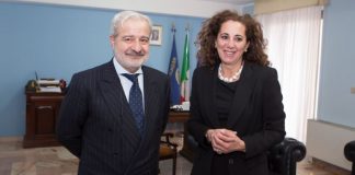 Il prefetto di Vibo Guido Longo con Wanda Ferro