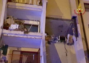 Esplosione in casa Crotone, 2 morti e 4 feriti