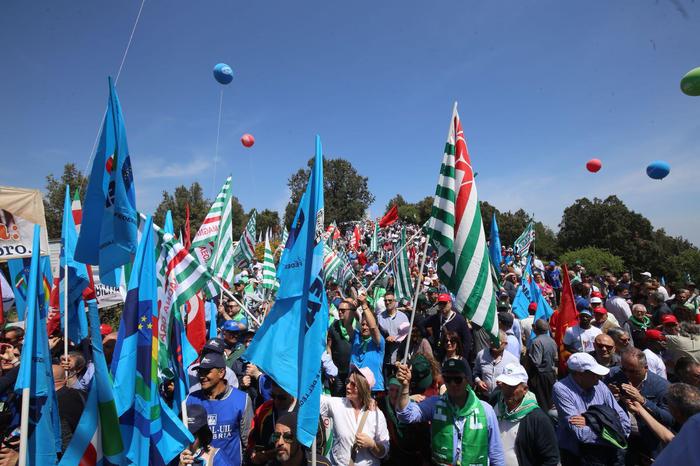 1 Maggio: a Carfizzi manifestazione Cgil, Cisl e Uil