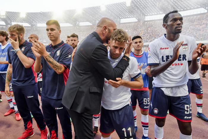 Zenga consola i suoi ragazzi a fine gara 