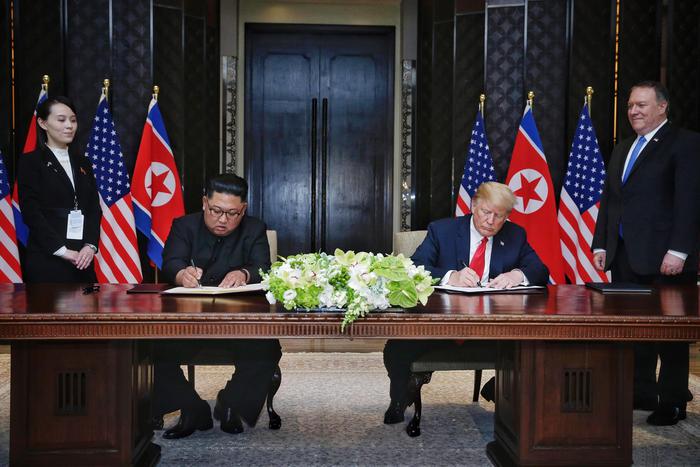 Kim e Trump firmano il documento sulla denuclearizzazione