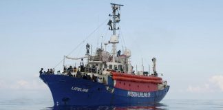 Migranti, Lifeline, la nave "fantasma"