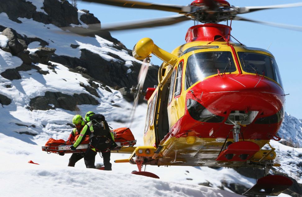 Elicottero soccorso alpinisti