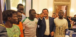 Matteo Salvini incontra una delegazione di immigrati a Foggia