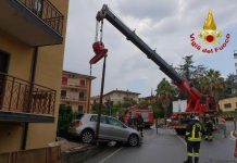 un momento dell'intervento dei vigili del fuoco di Cosenza