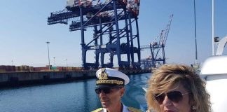 Il ministro per il Sud Barbara Lezzi al porto di Gioia Tauro.