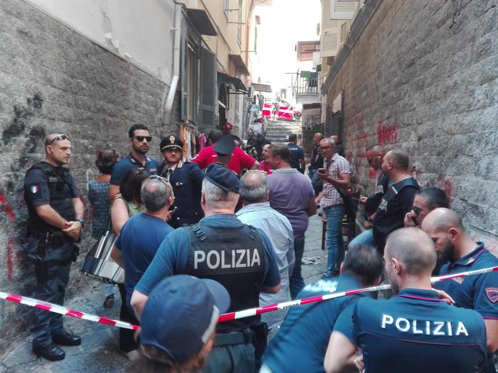 Esplosione in abitazione a Napoli, un morto e 2 feriti 