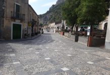 La piazza deserta di Civita