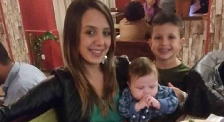 Stefania Signore, e i figli Christian e Nicolò