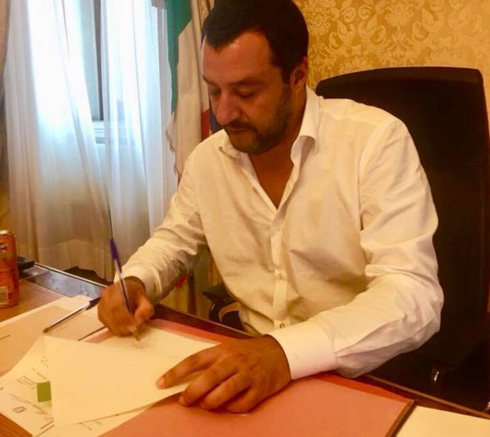 Salvini firma espulsione imam