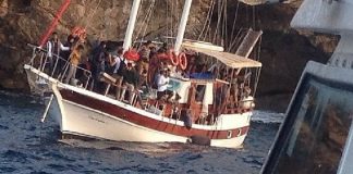 Crotone, giunti una settantina di migranti in barca a vela