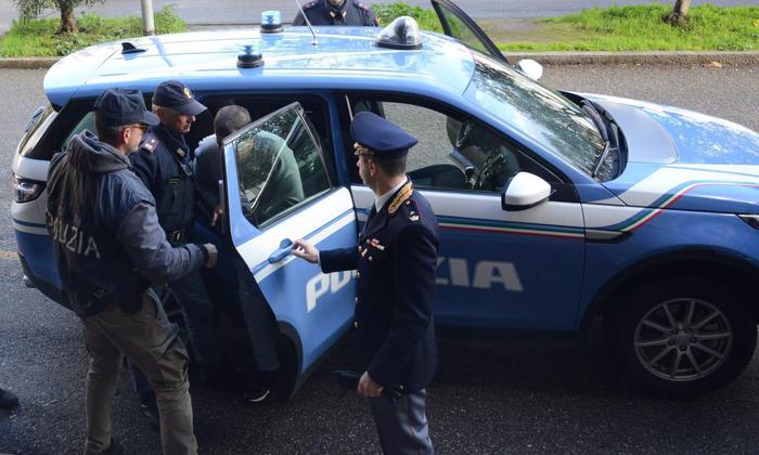 Terrorismo: blitz a Macomer, uomo bloccato a bordo furgone