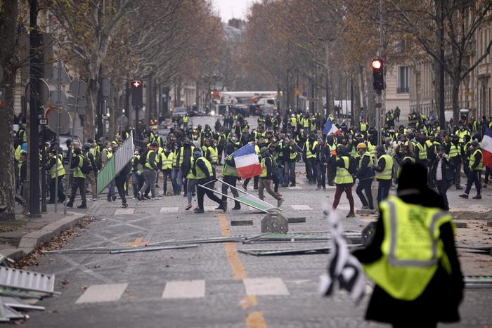 La protesta dei "Gilet gialli a Parigi 