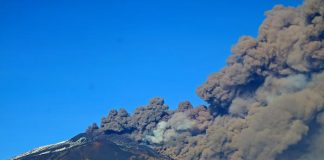 Etna: aperta frattura eruttiva alla base cratere Sud-Est