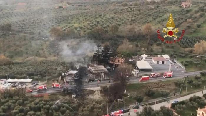 Esplosione in stazione di servizio