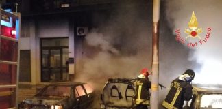Quattro auto distrutte da un incendio nel Catanzarese