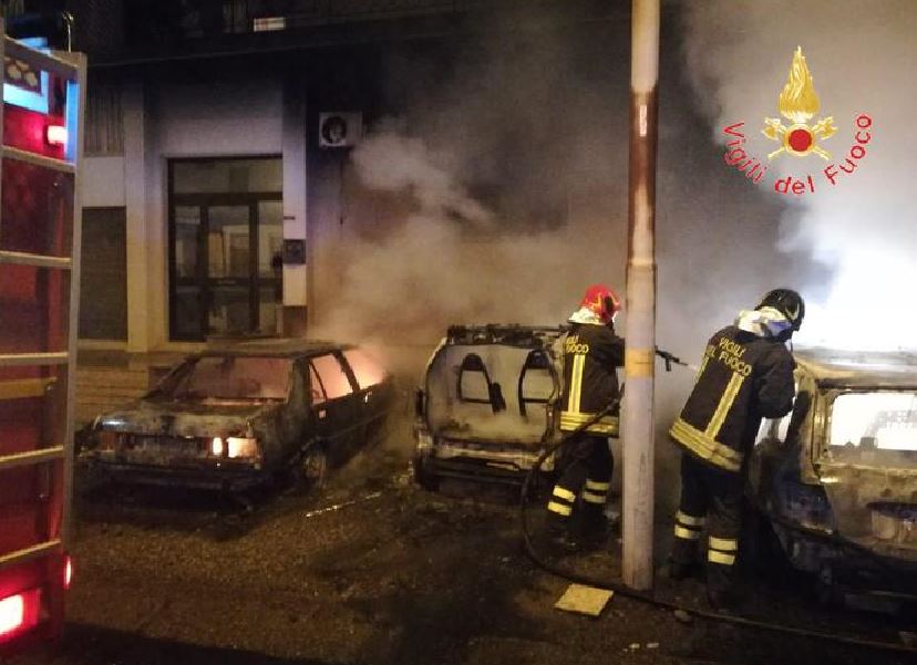 Vibo Valentia, sfilza di auto incendiate: indagini