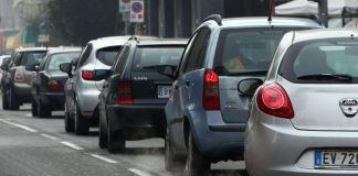 traffico e smog ecotassa su veicoli inquinanti