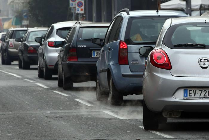  traffico e smog ecotassa su veicoli inquinanti