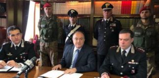 Da sinistra il tenente colonnello Giuseppe Carubio, il procuratore Nicola Gratteri e il colonnello Marco Pecci