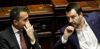 Luigi Di Maio e Matteo Salvini nell'aula della Camera