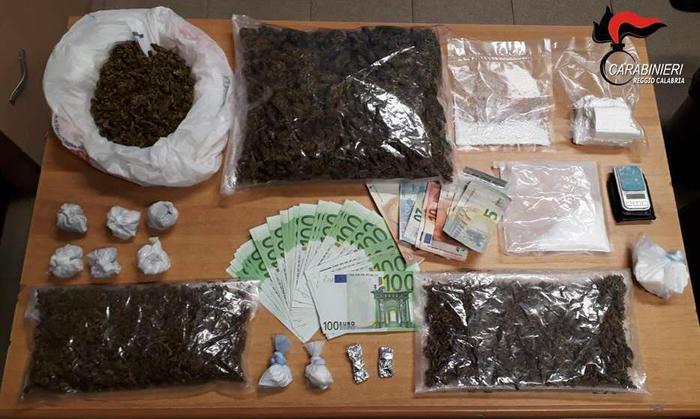 Ai domiciliari aveva 260 grammi cocaina, arrestato