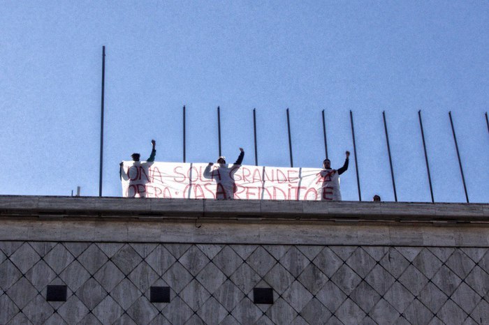 La protesta del comitato Prendo Casa a Cosenza.