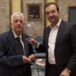 Lo storico cosentino Coriolano Martirano con il sindaco Mario Occhiuto in una foto di qualche tempo fa