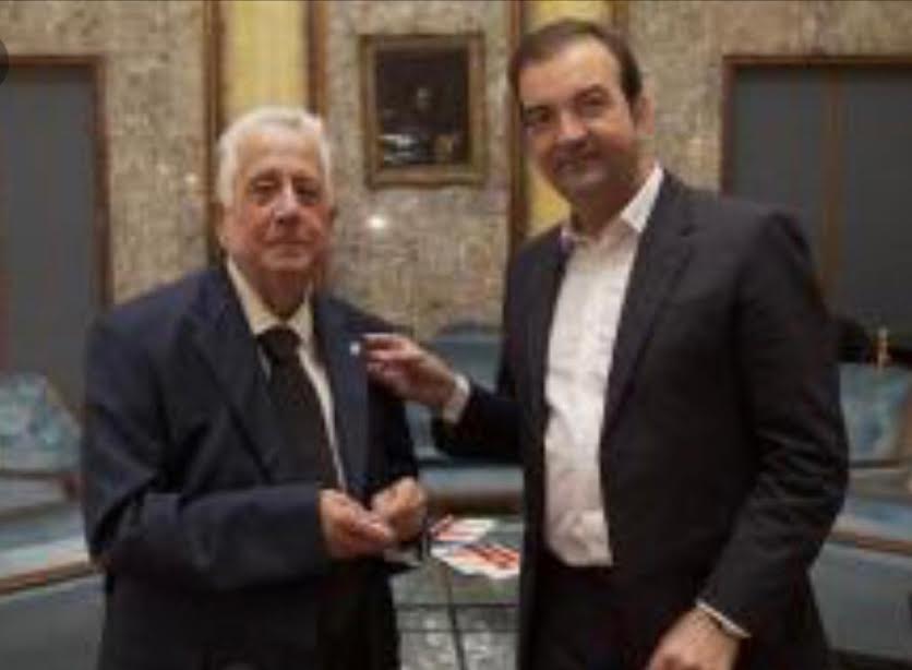 Lo storico cosentino Coriolano Martirano con il sindaco Mario Occhiuto in una foto di qualche tempo fa