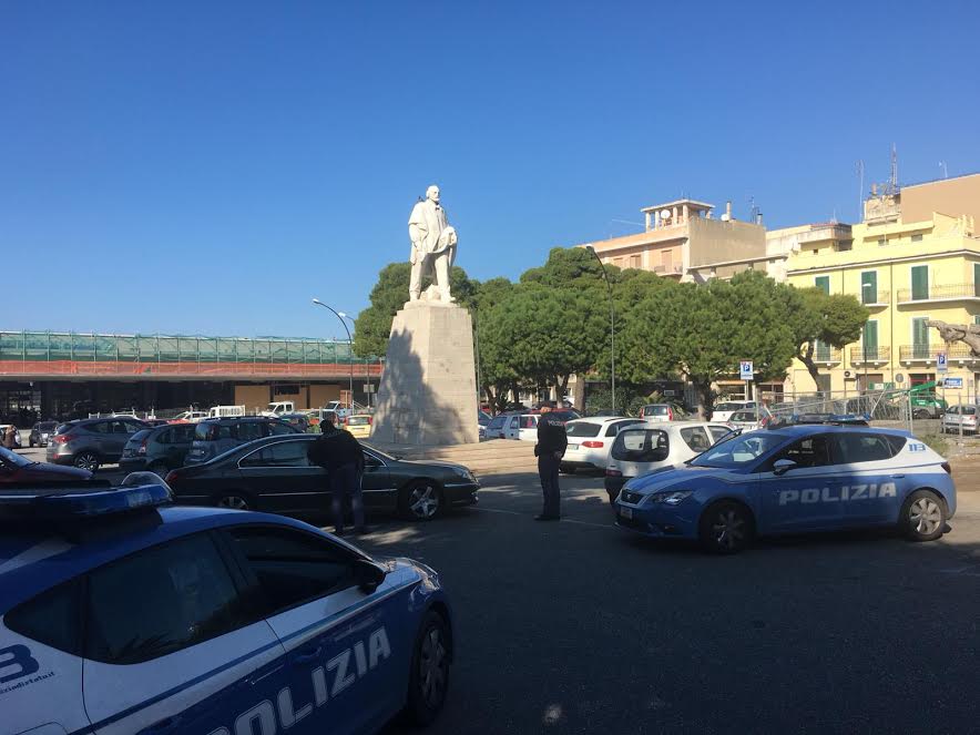 Polizia reggio piazza Garibaldi