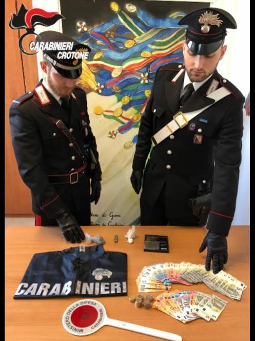 denaro droga arresto crotone