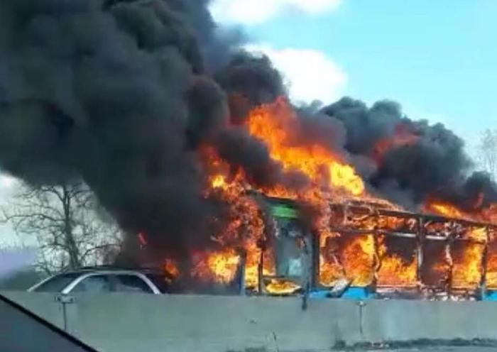 Bus in fiamme Sy