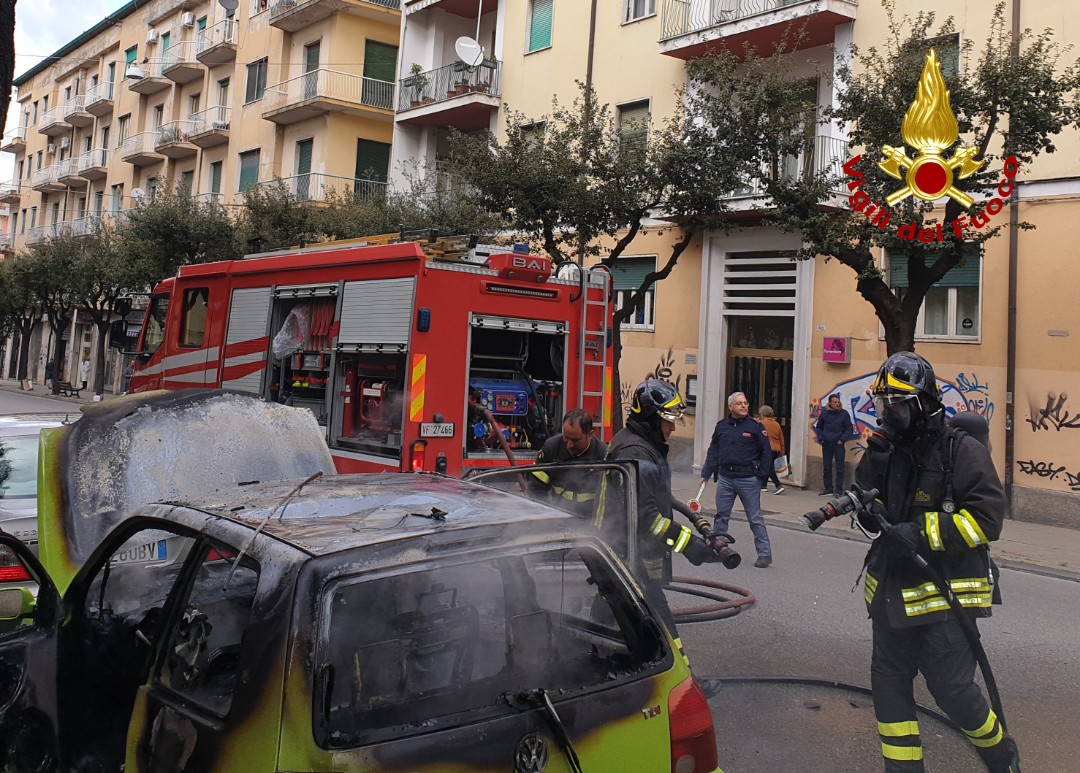 incendio auto via misasi Cosenza