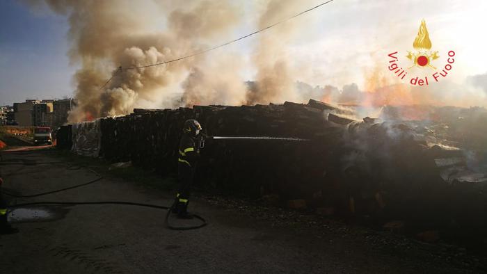 Incendio in cantiere metropolitana leggera Catanzaro