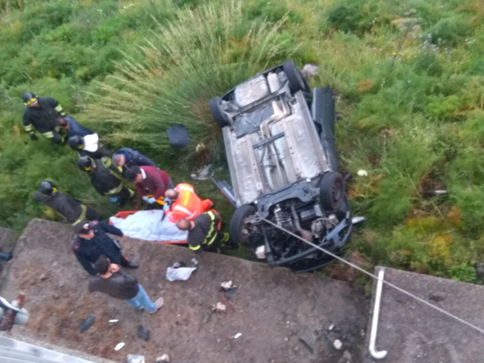 Con l'auto giù dal viadotto, muore una ragazza di 25 anni