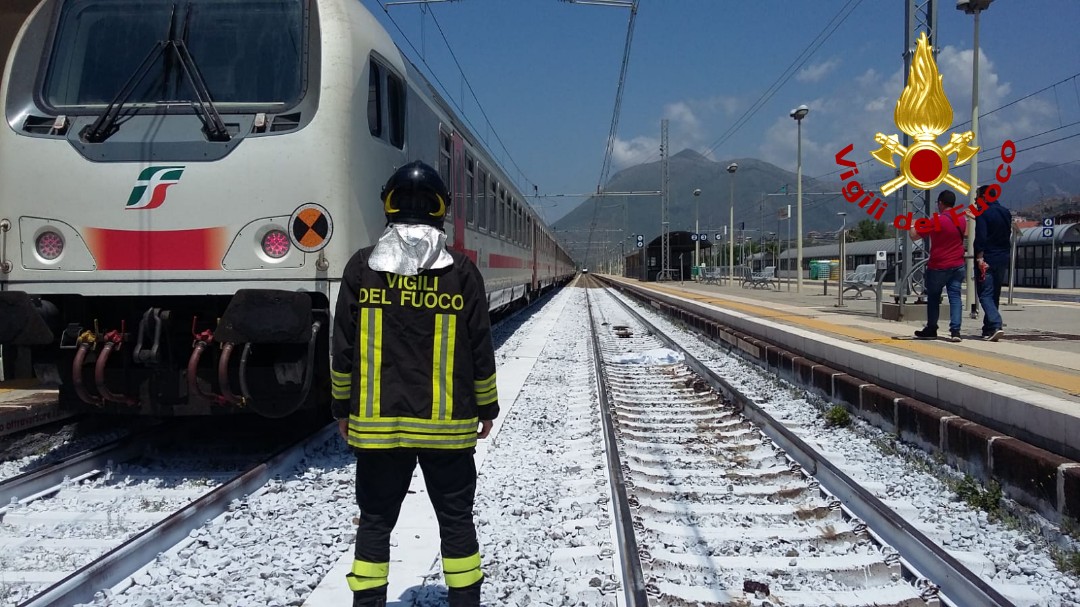 Praia a Mare, treno investe e uccide un uomo. Bloccata la ferrovia