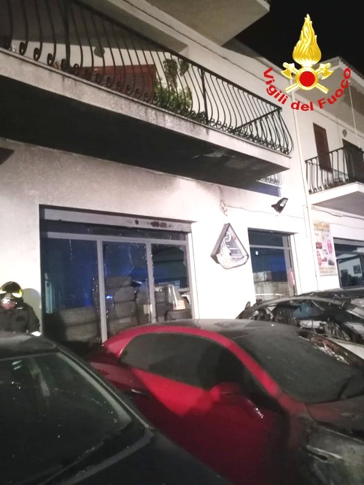 Auto incendiate a Castrovillari, forse pista dolosa