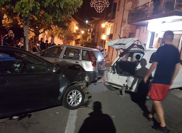 Auto coinvolte incidente in centro a Tarsia